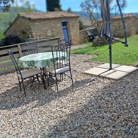 Au Pied Du Ventoux Apartmán *